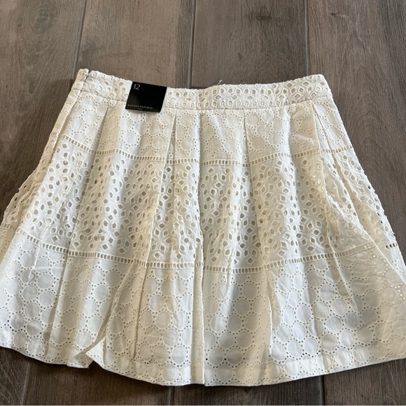 Banana Republic 100% Cotton Eyelet Details Pleated Side Zip Mini Skirt Size 12 - Picture 8 of 10